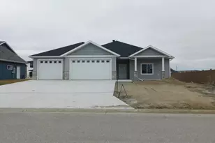 4203 Pine Pkwy S, Fargo, ND 58104 - Photo 2