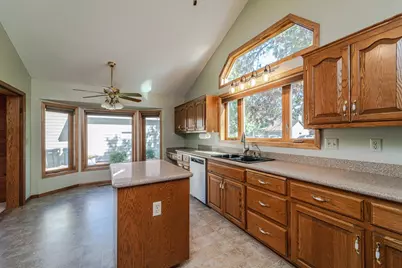 13812 Sunset Lake Drive, Burnsville, MN 55337 - Photo 12