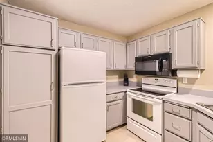 3557 Blue Jay Way, Eagan, MN 55123 - Photo 4