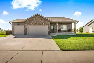 931 Waters Edge Cir, Avon, MN 56310 - Photo 1