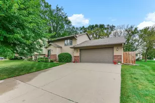 212 Ridgecrest Dr, Cannon Falls, MN 55009 - Photo 1