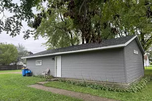 114 2nd St SE, Blooming Prairie, MN 55917 - Photo 4