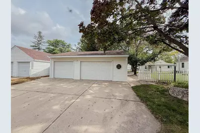 708 E Elm Avenue, Olivia, MN 56277 - Photo 4