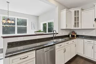 11581 Riverstone Ct, Woodbury, MN 55129 - Photo 6