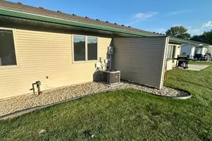 304 SE Valley View Dr, Willmar, MN 56201 - Photo 8