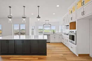 4928 Parkside Cir, Eagan, MN 55123 - Photo 2