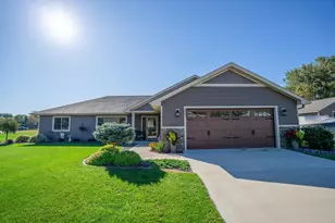 609 Loretta Cir, Spicer, MN 56288 - Photo 1