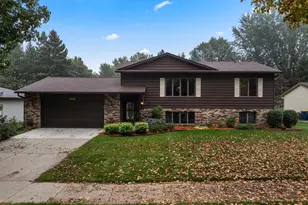 728 Lathrop Dr, Northfield, MN 55057 - Photo 1