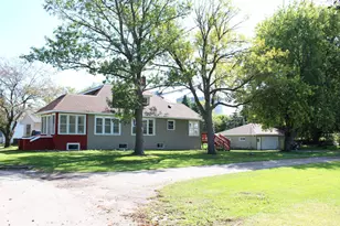 201 Emerson Ave NE, Renville, MN 56284 - Photo 4