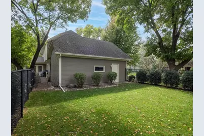 2711 Bent Tree Circle, Minnetonka, MN 55305 - Photo 8