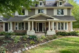 2711 Bent Tree Cir, Minnetonka, MN 55305 - Photo 2