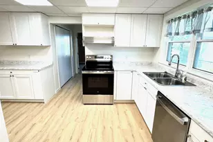 117 Zeh Street W, Thief River Falls, MN 56701 - Photo 2