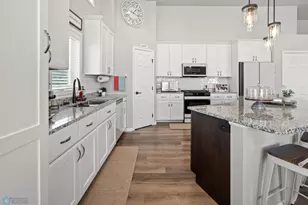 4866 Hampton Cir S, Moorhead, MN 56560 - Photo 10