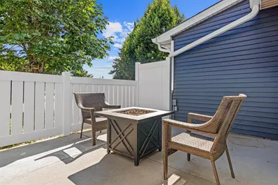 422 Hickory Lane N, Oakdale, MN 55128 - Photo 2