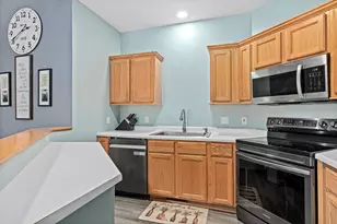 422 Hickory Ln N, Oakdale, MN 55128 - Photo 8