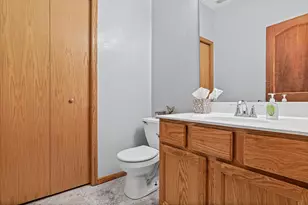 422 Hickory Ln N, Oakdale, MN 55128 - Photo 12