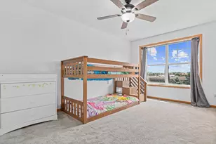 422 Hickory Ln N, Oakdale, MN 55128 - Photo 10