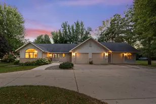 11 W Pleasure Dr, Litchfield, MN 55355 - Photo 1