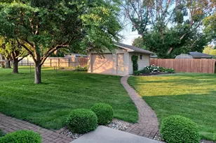 1115 Swanhill Dr, Albert Lea, MN 56007 - Photo 12