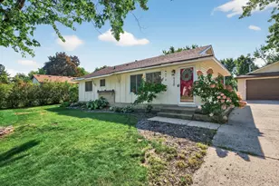 938 Cortland Dr S, Apple Valley, MN 55124 - Photo 1