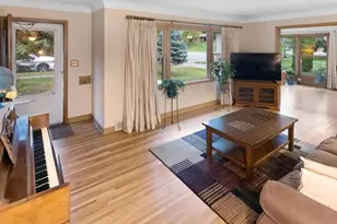 1075 St Paul Ave, Saint Paul, MN 55116 - Photo 2