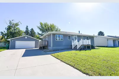 326 Crescent Avenue, Crookston, MN 56716 - Photo 1