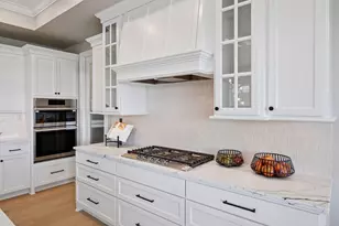 9044 Mills Ln, Chanhassen, MN 55317 - Photo 10