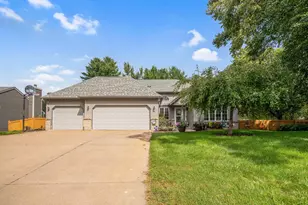 565 Oak Creek Dr S, Vadnais Heights, MN 55127 - Photo 1