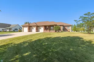 4814 37th Ave N, Reile's Acres, ND 58102 - Photo 2