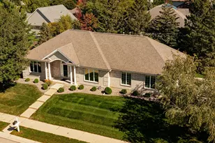 360 Wimbledon Hills Dr SW, Rochester, MN 55902 - Photo 2