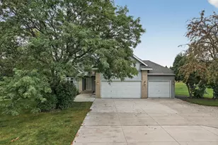 829 Jasmine Ave N, Lake Elmo, MN 55042 - Photo 2