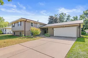 2340 Standridge Ave, Maplewood, MN 55109 - Photo 1