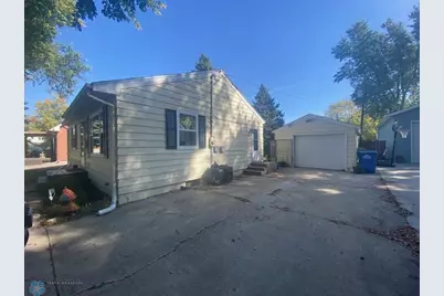 814 19th Street S, Fargo,  58103 - Photo 2