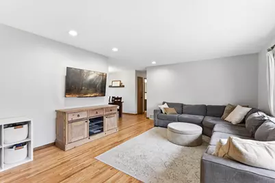 8131 Vincent Avenue S, Bloomington, MN 55431 - Photo 6