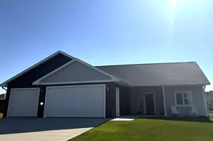 715 Simplicity Dr, Ellendale, MN 56026 - Photo 1