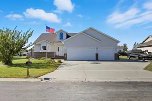 512 9th St NE, Dilworth, MN 56529 - Photo 1