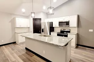 1044 Cullen St, Saint Peter, MN 56082 - Photo 2