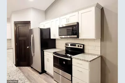 1044 Cullen Street, Saint Peter, MN 56082 - Photo 4