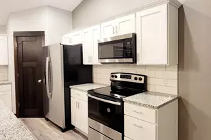 1044 Cullen St, Saint Peter, MN 56082 - Photo 4