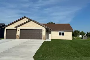 1560 Gray Fox Dr NE, Owatonna, MN 55060 - Photo 2