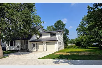 109 5th Avenue SE, Pipestone, MN 56164 - Photo 2