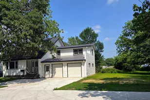 109 5th Ave SE, Pipestone, MN 56164 - Photo 2