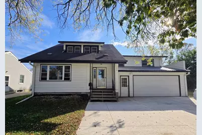 109 5th Avenue SE, Pipestone, MN 56164 - Photo 1