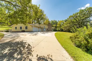 2011 Merrihills Dr SW, Rochester, MN 55902 - Photo 4