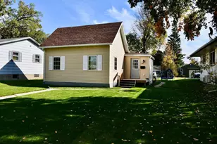 110 Crocker Ave S, Thief River Falls, MN 56701 - Photo 2