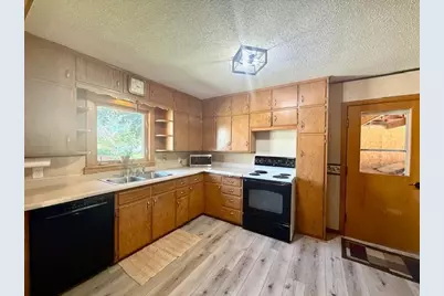 524 Kingston Street N, Caledonia, MN 55921 - Photo 6