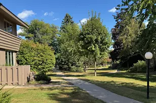 61 Windsor Ct, New Brighton, MN 55112 - Photo 2