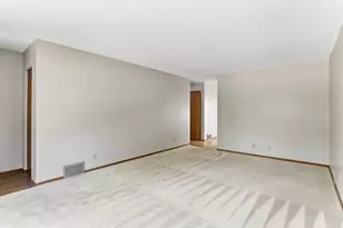 61 Windsor Ct, New Brighton, MN 55112 - Photo 4