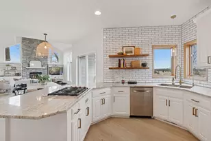 7 Bayhill Rd, Dellwood, MN 55110 - Photo 20