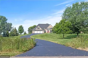 7 Bayhill Rd, Dellwood, MN 55110 - Photo 2